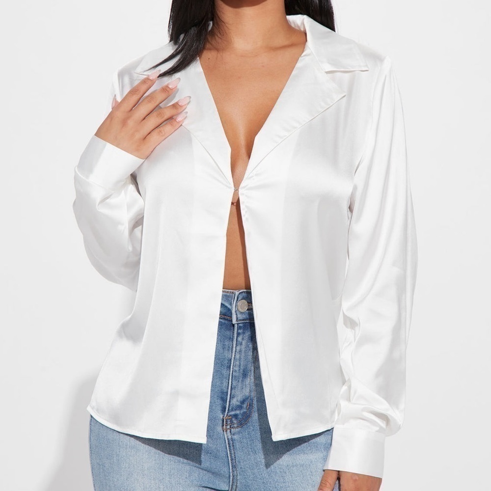 BIN#5 - FASHION NOVA Women’s Small White Satin Top